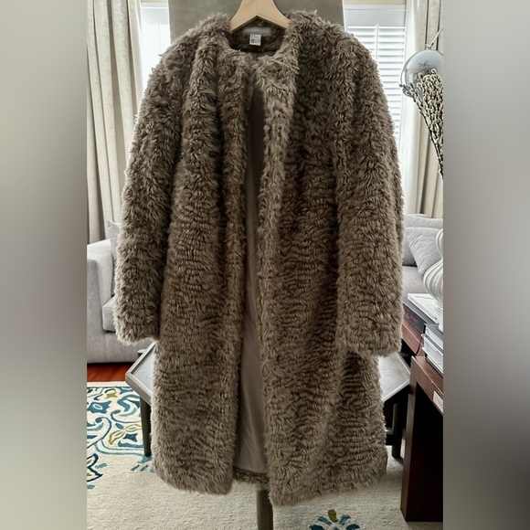 H&M Luxury Faux Fur Coat Size 2 Please READ DESCRIPTION FOR MEASUREMENTS - Picture 1 of 7